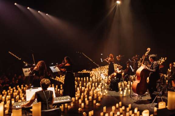 &Vcy;&iecy;&lcy;&icy;&kcy;&icy;&iecy; &khcy;&icy;&tcy;&ycy; &icy; 3000 &scy;&vcy;&iecy;&chcy;&iecy;&jcy;&period; Lumisfera&period;