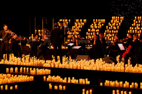 &Vcy;&iecy;&lcy;&icy;&kcy;&icy;&iecy; &khcy;&icy;&tcy;&ycy; &icy; 3000 &scy;&vcy;&iecy;&chcy;&iecy;&jcy;&period; Lumisfera&period;