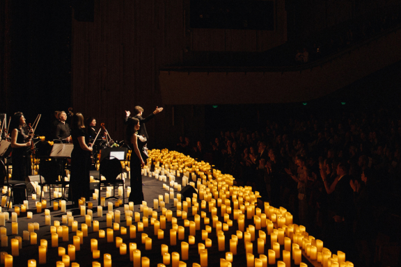 &Vcy;&iecy;&lcy;&icy;&kcy;&icy;&iecy; &khcy;&icy;&tcy;&ycy; &icy; 3000 &scy;&vcy;&iecy;&chcy;&iecy;&jcy;&period; Lumisfera&period;