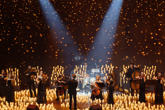 &Vcy;&iecy;&lcy;&icy;&kcy;&icy;&iecy; &khcy;&icy;&tcy;&ycy; &icy; 3000 &scy;&vcy;&iecy;&chcy;&iecy;&jcy;&period; Lumisfera&period;