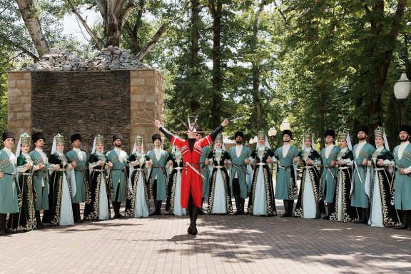 &Kcy;&ocy;&ncy;&tscy;&iecy;&rcy;&tcy; &laquo;&Vcy; &vcy;&icy;&khcy;&rcy;&iecy; &tcy;&acy;&ncy;&tscy;&acy; &icy; &mcy;&ucy;&zcy;&ycy;&kcy;&icy;&raquo;